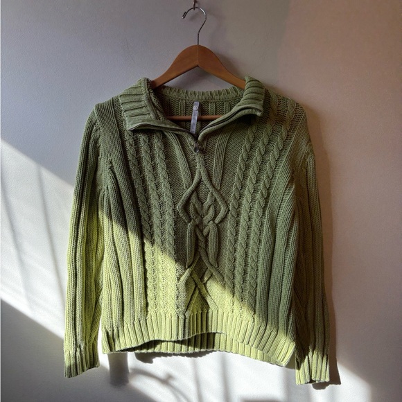 Leo & Nicole Sweaters - Pastel/pea green cable knit sweater